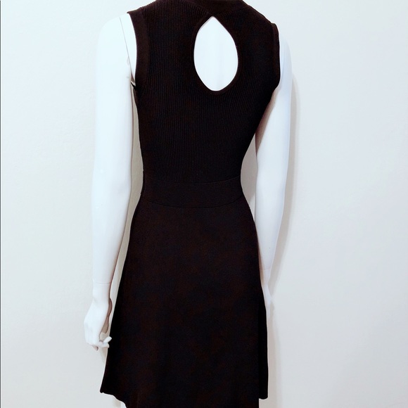 Back peep hole dress - Picture 3 of 3